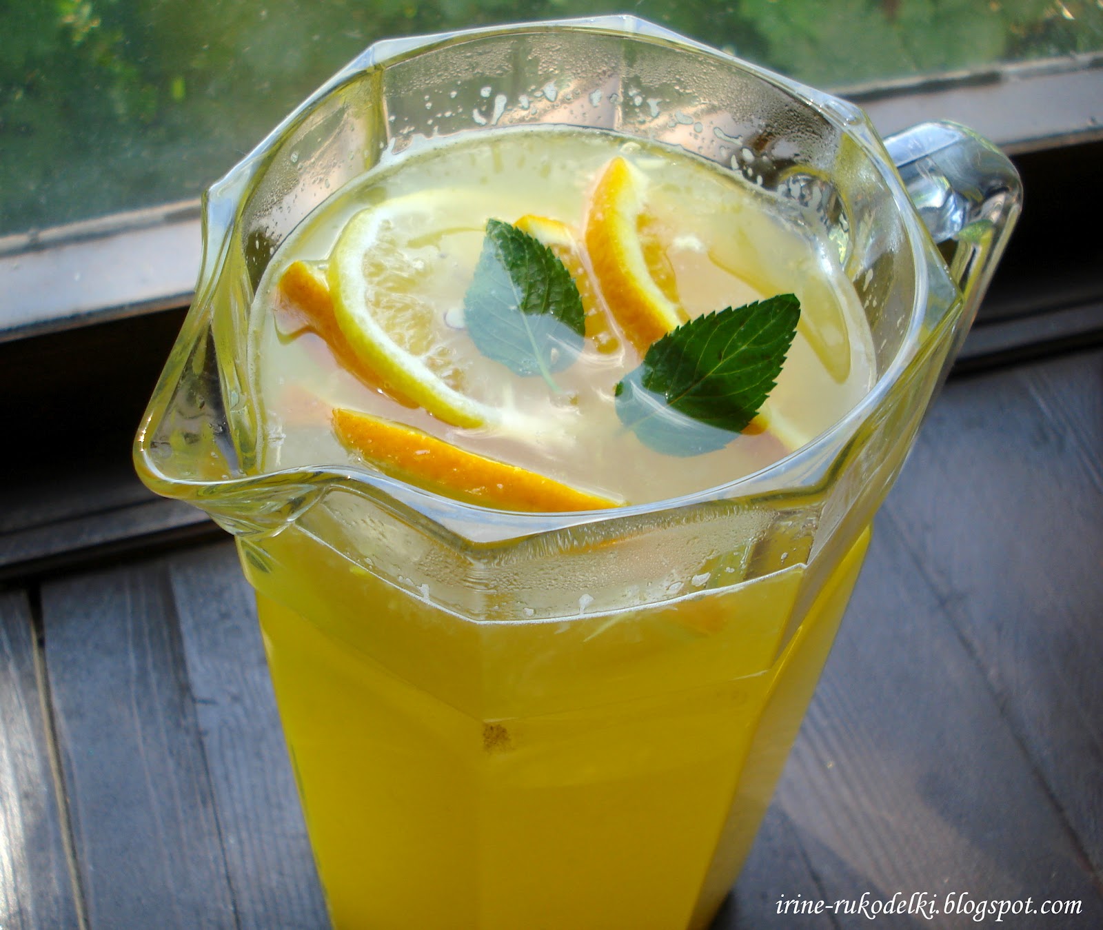 15 напитки. Пиво разливное пенное. Пончо напиток мадейра. Смузи из шпината и ягод. Амаретто сауэр.