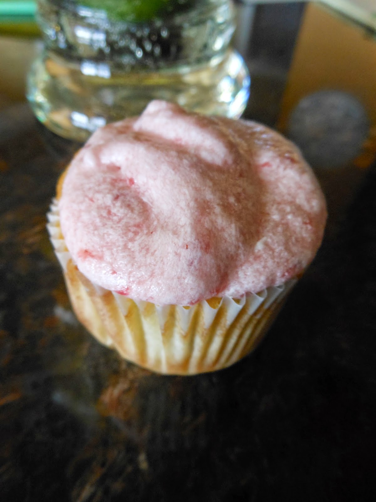 dress in sparkles: strawberry banana cupcakes