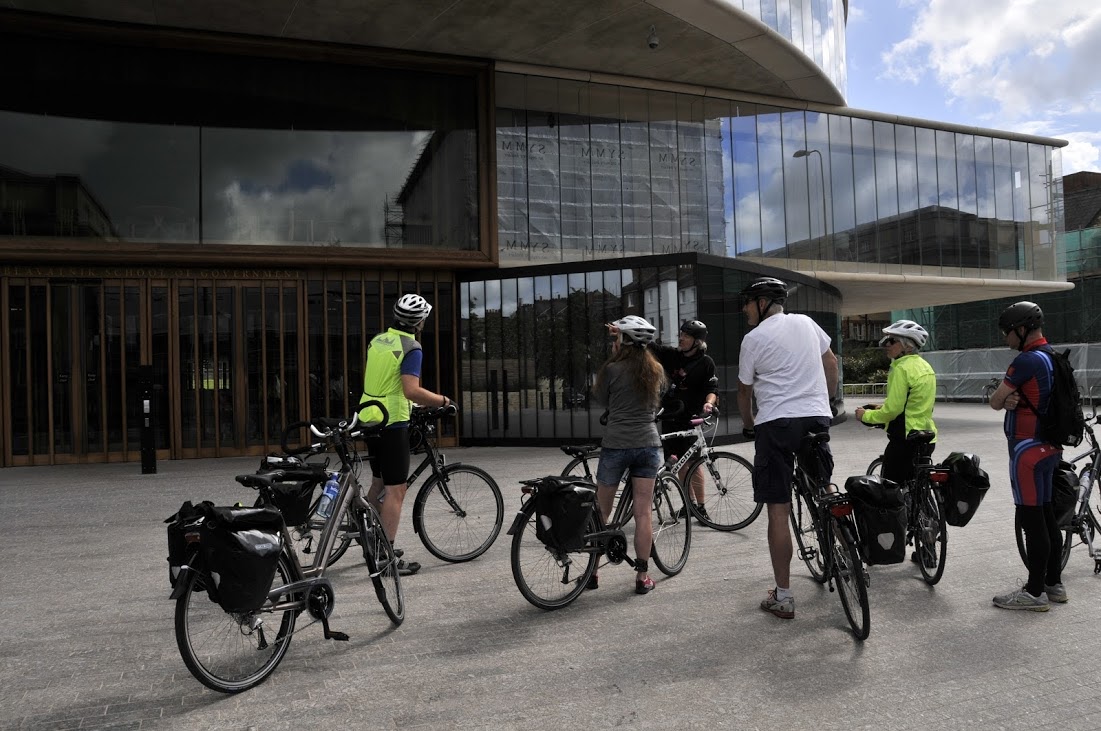 Cycling in UK road bike rental and in Oxford, South Cotswold and Bath self cycle tours.