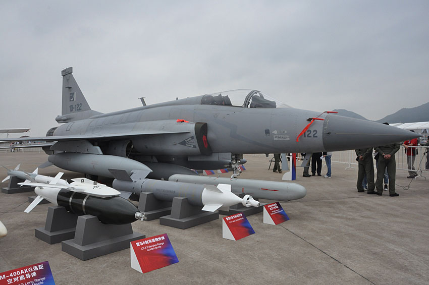 Military Reviews: JF-17 Thunder / FC-1 Xiaolong @ Zhuhai Air Show 2012