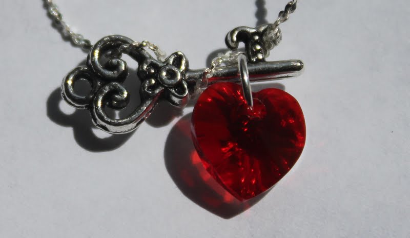 The Dark Side of Beauty: Jewelry Review: Justyni3's Swarovski Necklaces