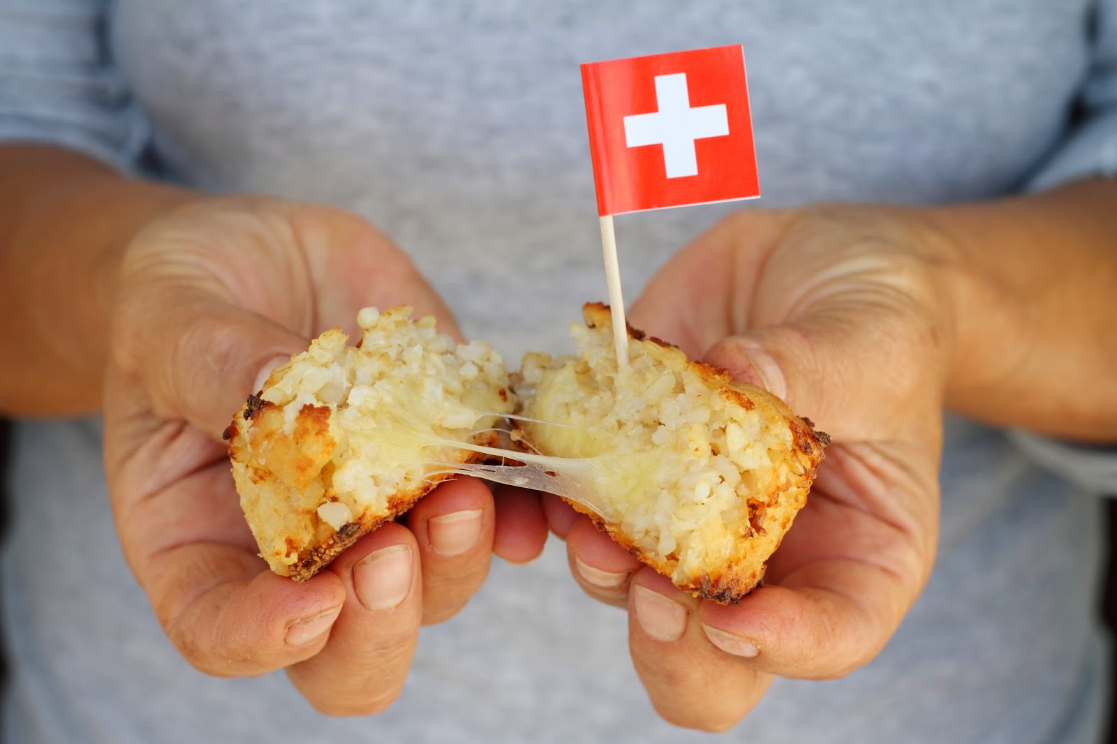 formaggio svizzero, cuori e buchi