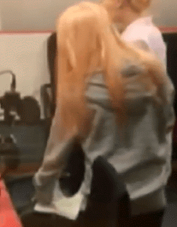 뒷정리 전문 아이돌 아이린.GIF