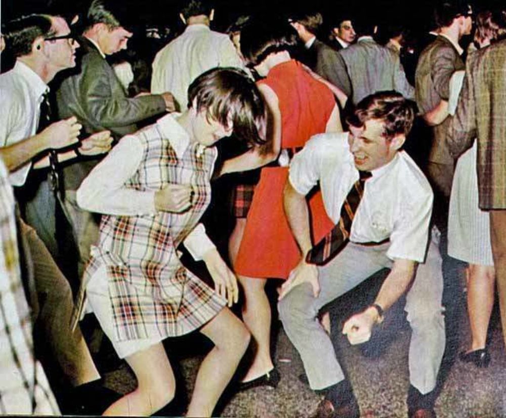 Dance Moves 60s ~ School 1970s Dance Dancing Teenagers 70s 1960s Candid ...
