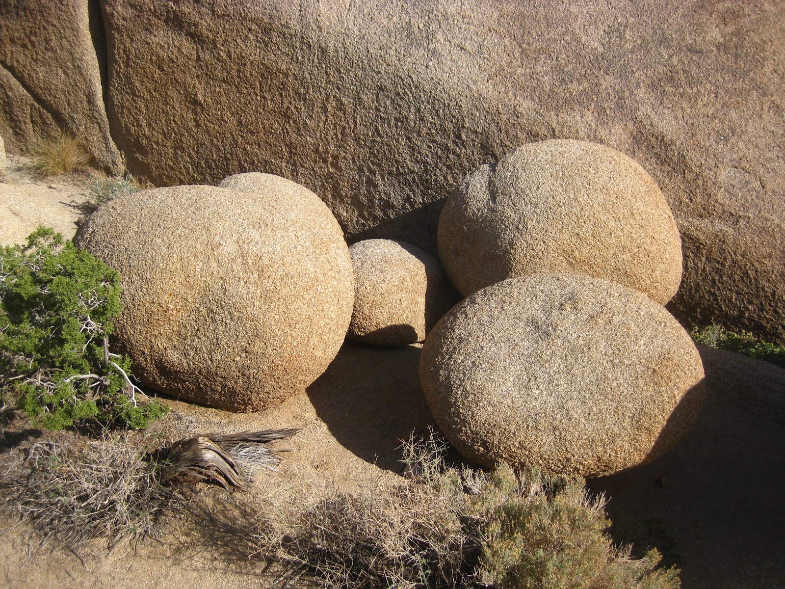 Geology Happens: Joshua Tree boulder factory