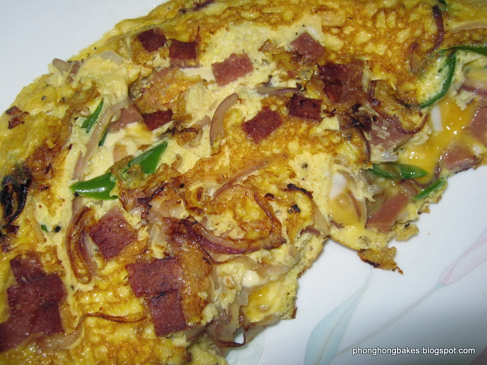 Phong Hong Bakes and Cooks! Cheese and Luncheon Meat Omelette