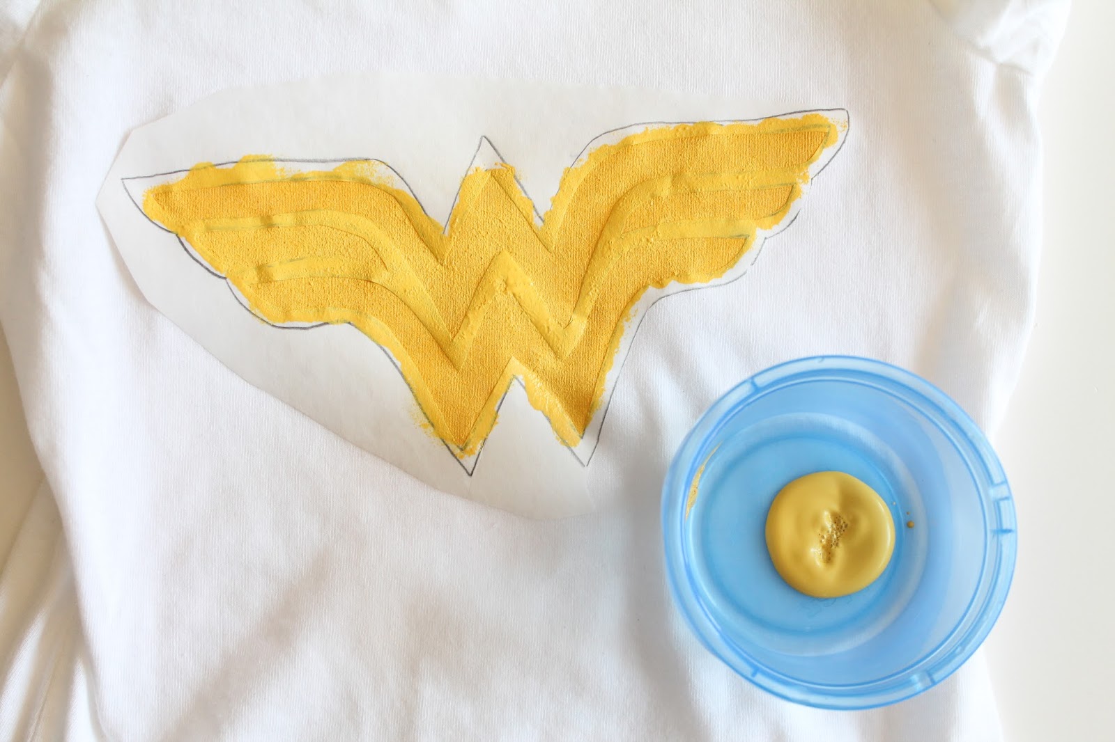 Wonder Woman Outfit: DIY Tutorial - welcometothemousehouse.com