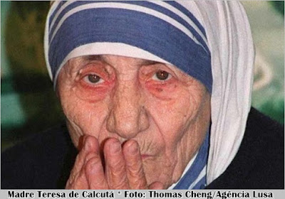 Papa Francisco aprova canonização de madre Teresa de Calcutá