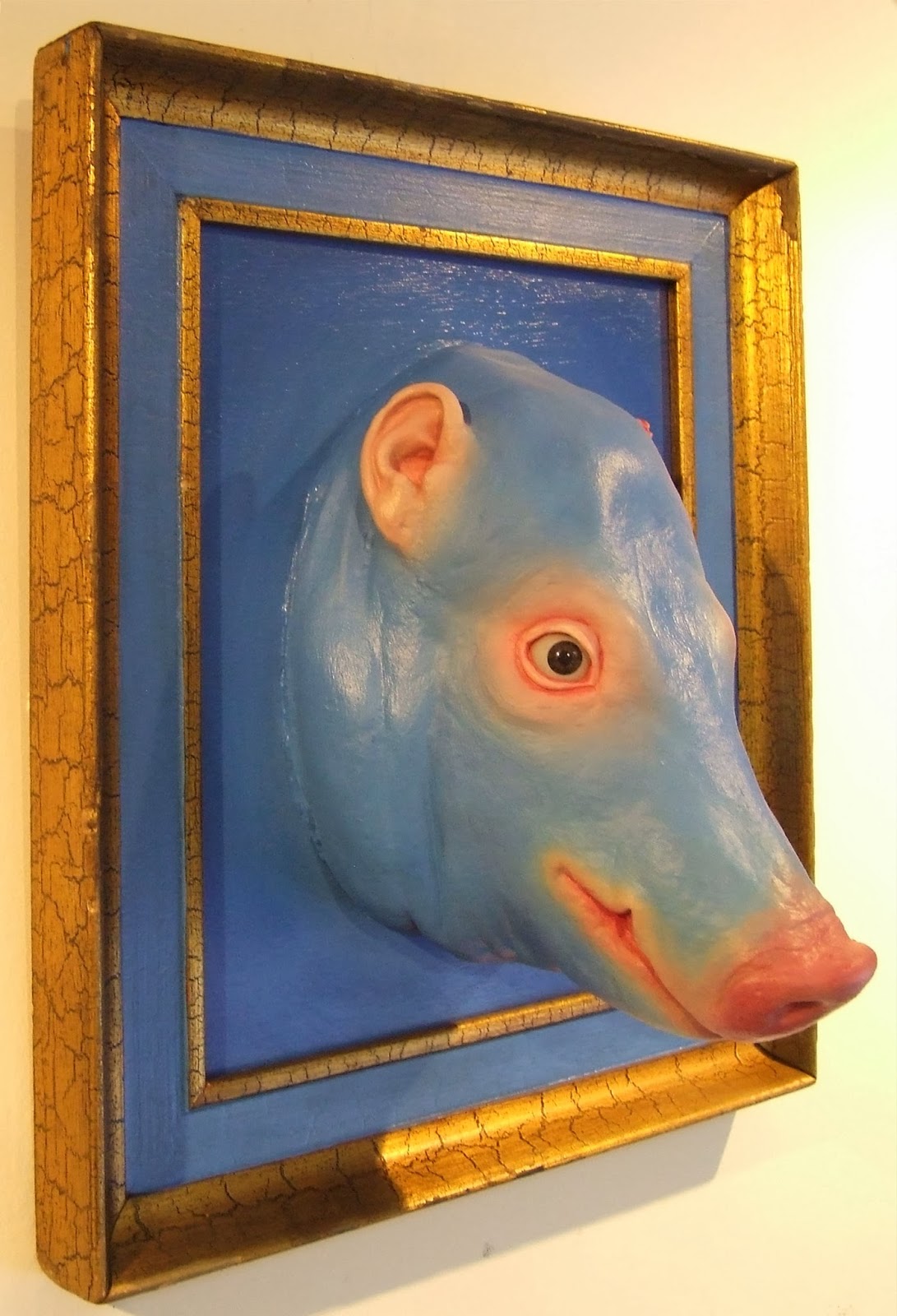 Utopía Color Gamboa Bros.: Cerdo azul. Poliéster y óleo.