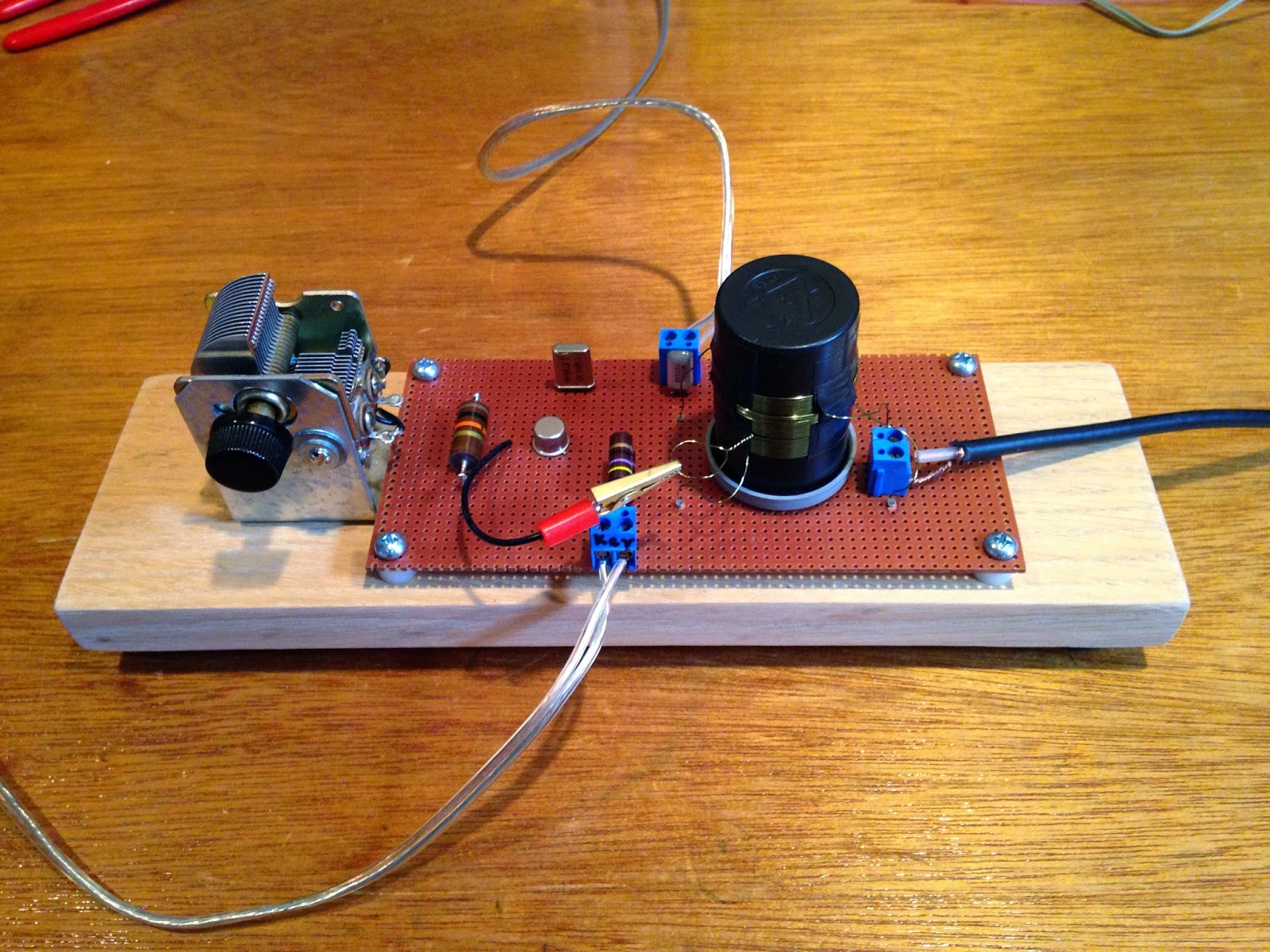 SolderSmoke Daily News: N0YUD's Mighty Mite (complete with harmonics)