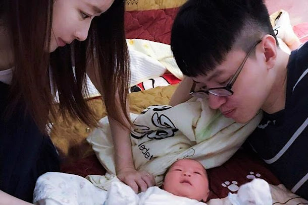 昨（21）日，J Team與ahq官方宣布了這個好消息：J Team實況主「薇薇 weiwei」與ahq《英雄聯盟》選手西門在今年登記結婚，並於上個月產下可愛的寶寶。