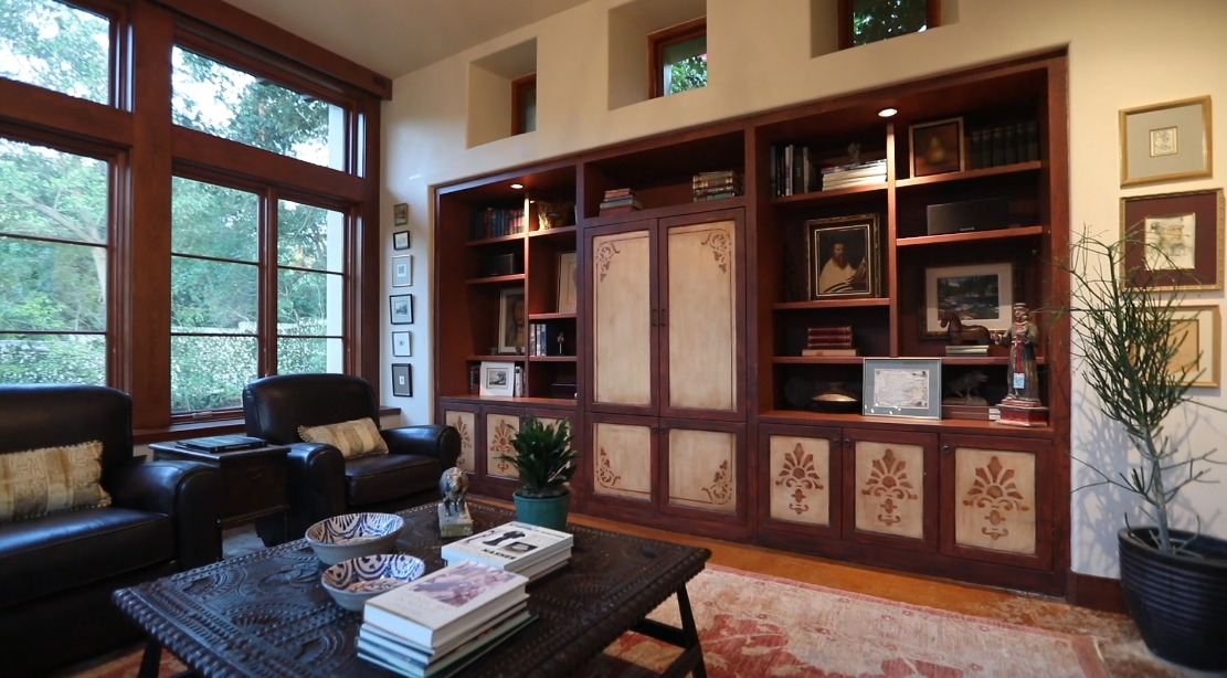 Tour Terrell Hills San Antonio, TX Manor vs. 17 Interior Design Photos
