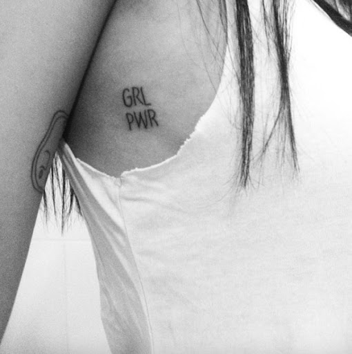 Este sideboob tat