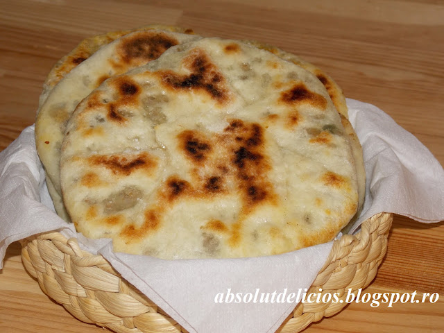 PITA BREAD FILLED WITH MEAT AND MUSHROOMS