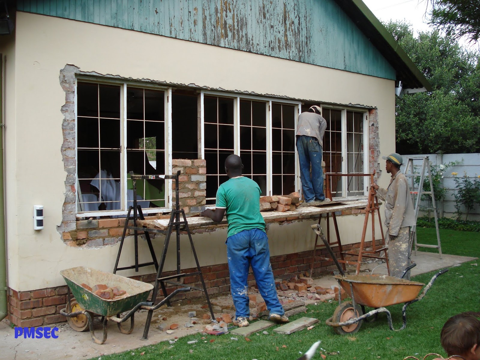 BUILDING & RENOVATIONS