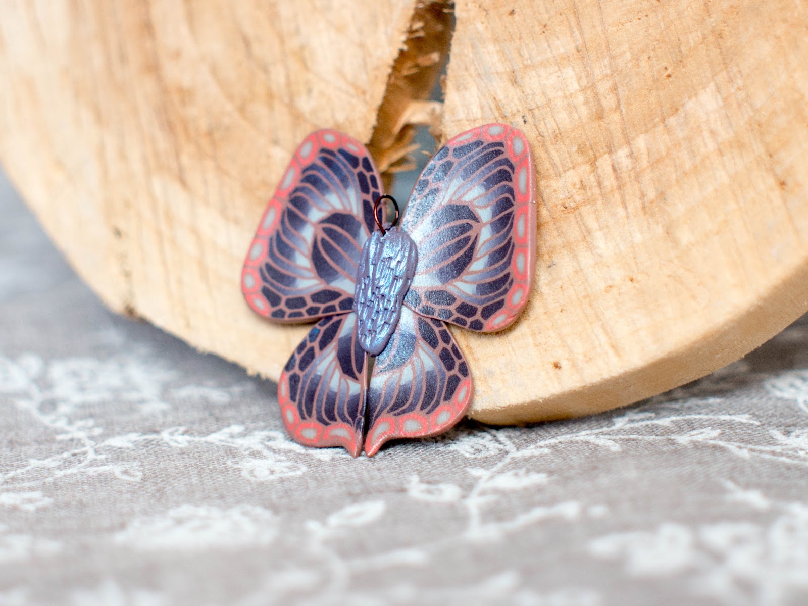 *: Шпильки и кулоны с бабочками