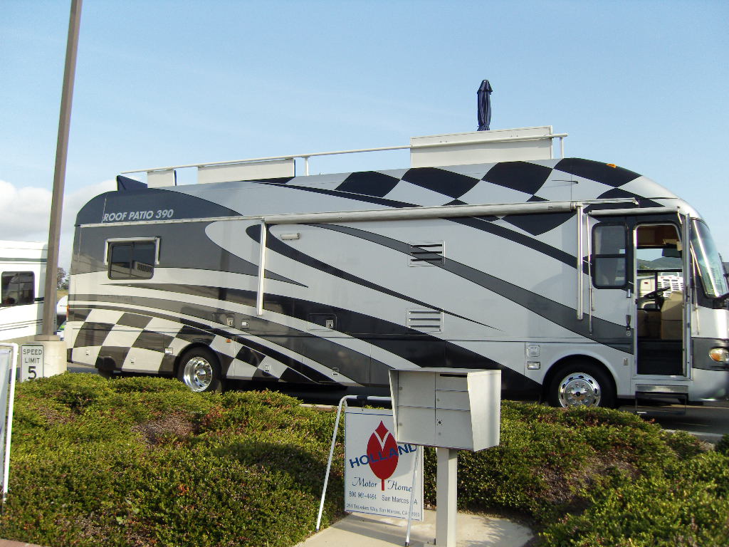 Holland Motor Homes: 2005 Airstream Skydeck 390