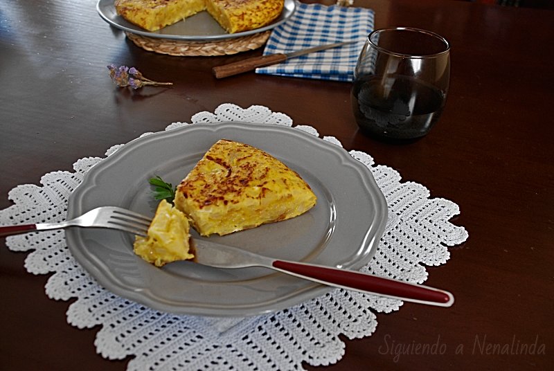 Siguiendo a Nenalinda Tortilla de Patatas Gallegas con huevos de