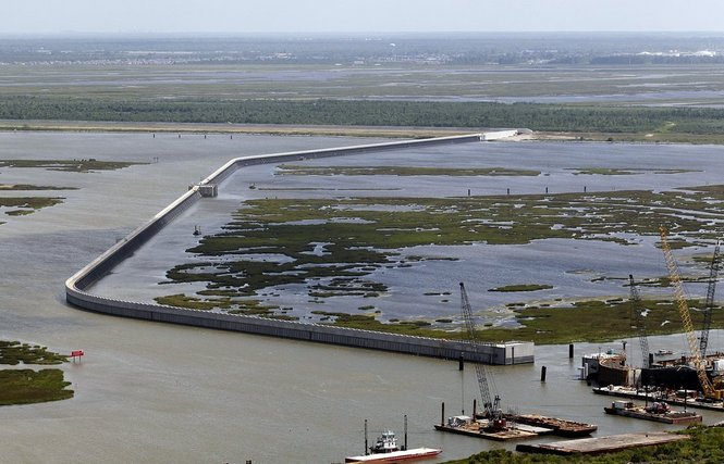 Река с нантом и орлеаном. Новый Орлеан дамба. Новый Орлеан плотина. Дамба в Луизиане в метрах. Новая дамба в новом Орлеане.