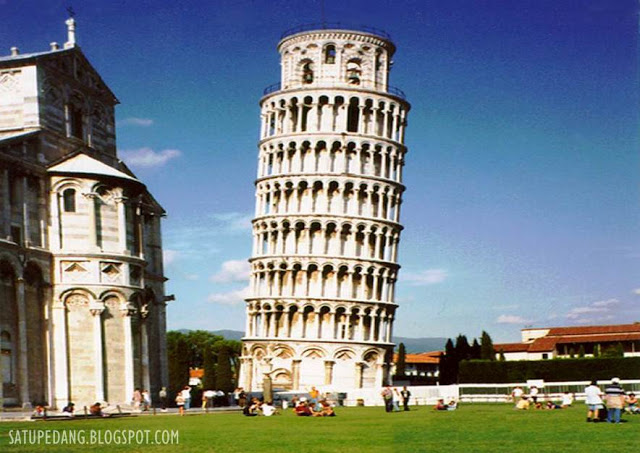 Descriptive Text :Menara Pisa Dan Artinya - Home Business