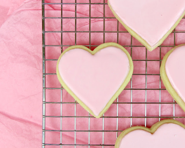 {VIDEO} THE BEST Cut Out Sugar Cookies & Easy Hard Drying Decorating