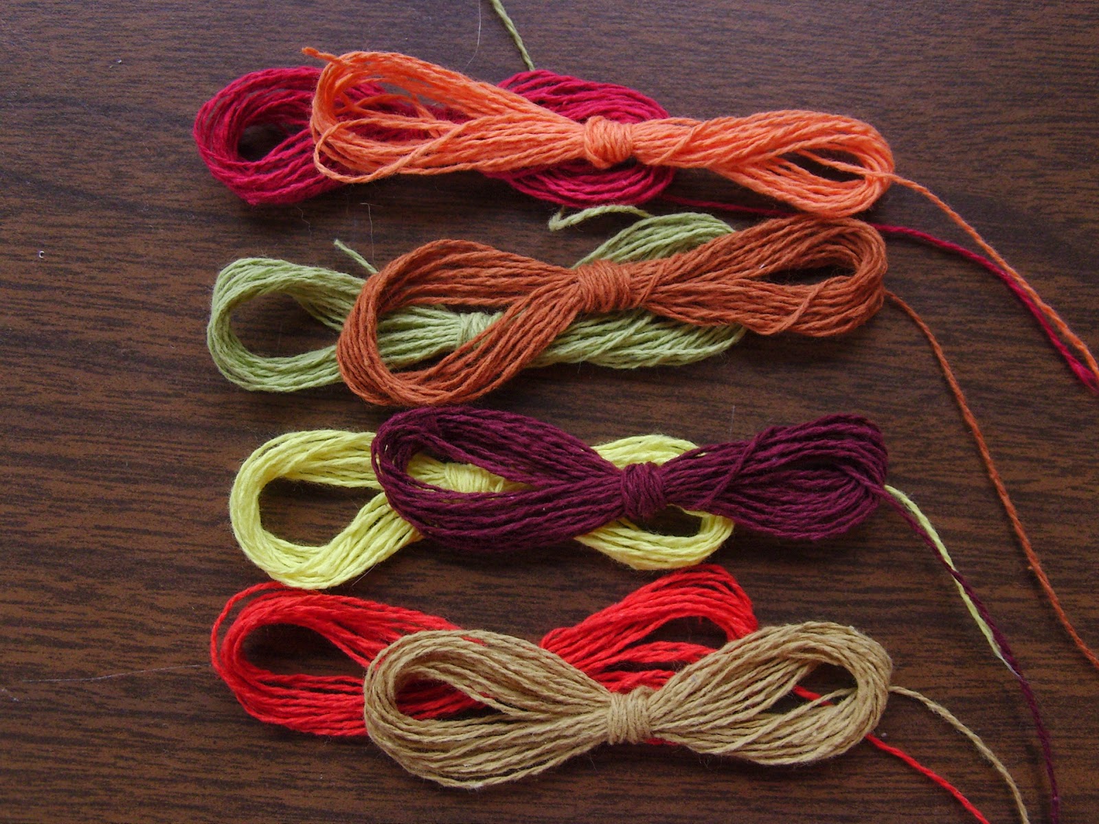 Daisy Hill Weaving Studio: Choosing Warp Colors for the Taquette Pattern
