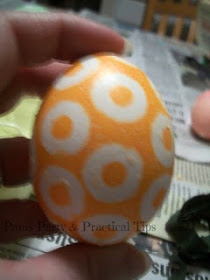 Make circles on Easter Egg with circle stickers 