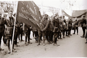 El Alzamiento Nacional. Manifiesto de Franco en Las Palmas, 18 de julio de 1936 Brigada+Abraham+Lincoln+por+Agusti+Centelles