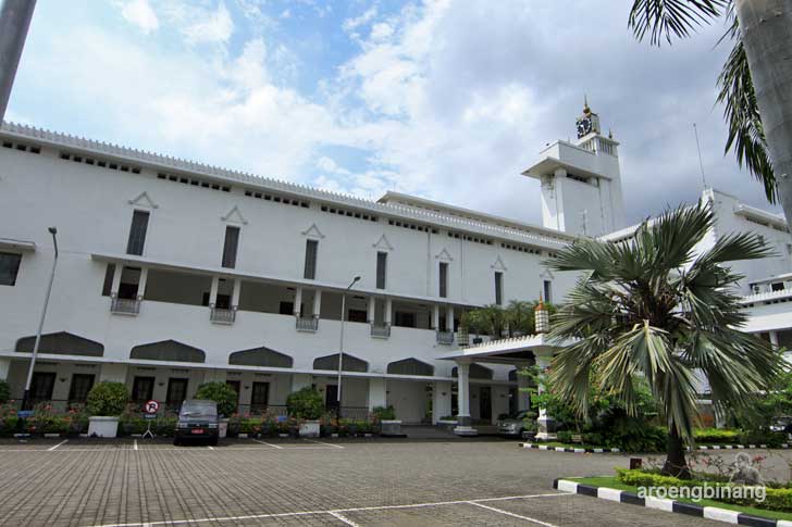 kantor gubernur jawa timur surabaya