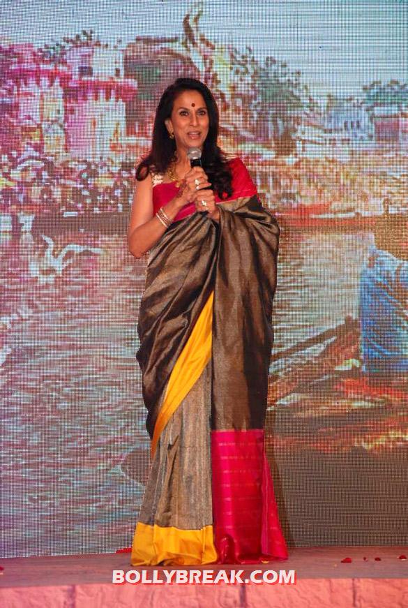 Shobhaa De - (4) - Hot Babes Launch Zoya Banaras collection by Taj Khazana