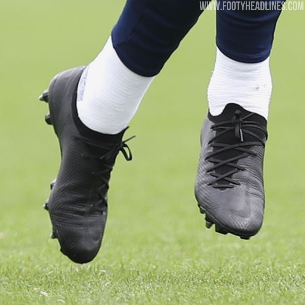 eden hazard black and gold boots