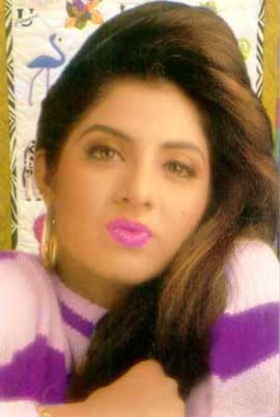 Vidya Bharti Xxx Photo - Bollywood HD Hot Photos Gallery: Divya Bharti