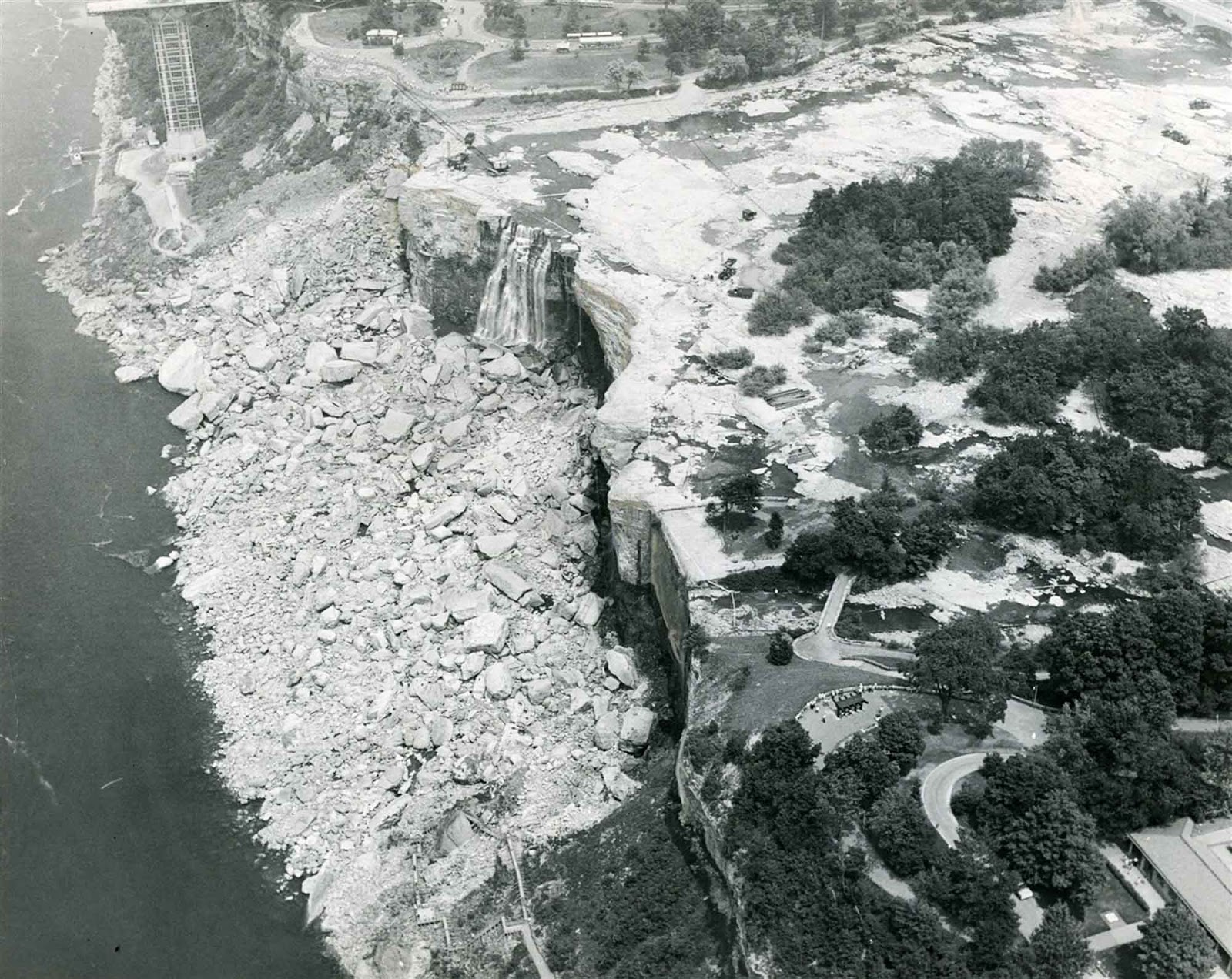 During this time, two bodies were removed from under the falls, including a man who had been seen jumping over the falls, and the body of a woman, which was discovered once the falls dried.