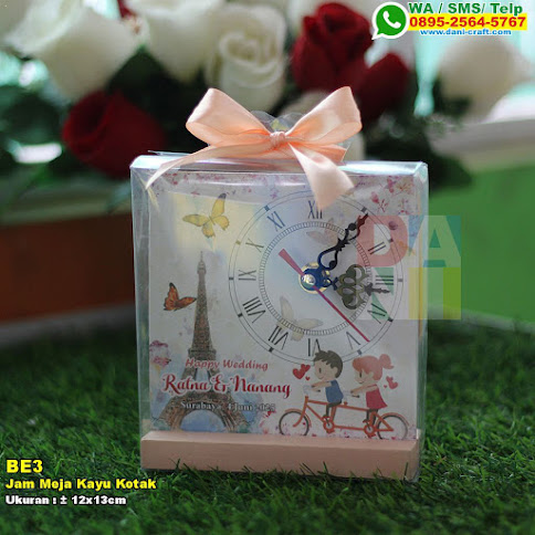 Jam Meja Kayu Kotak
