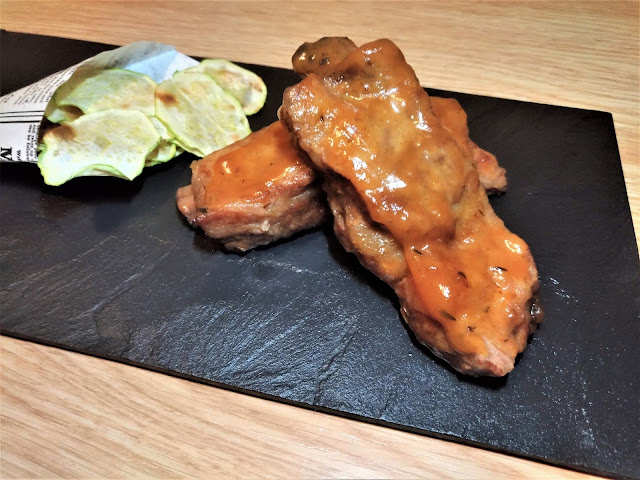 Costillas agridulces con chips de calabacín. Receta de mi primera tapa a fuego lento con CrockPot