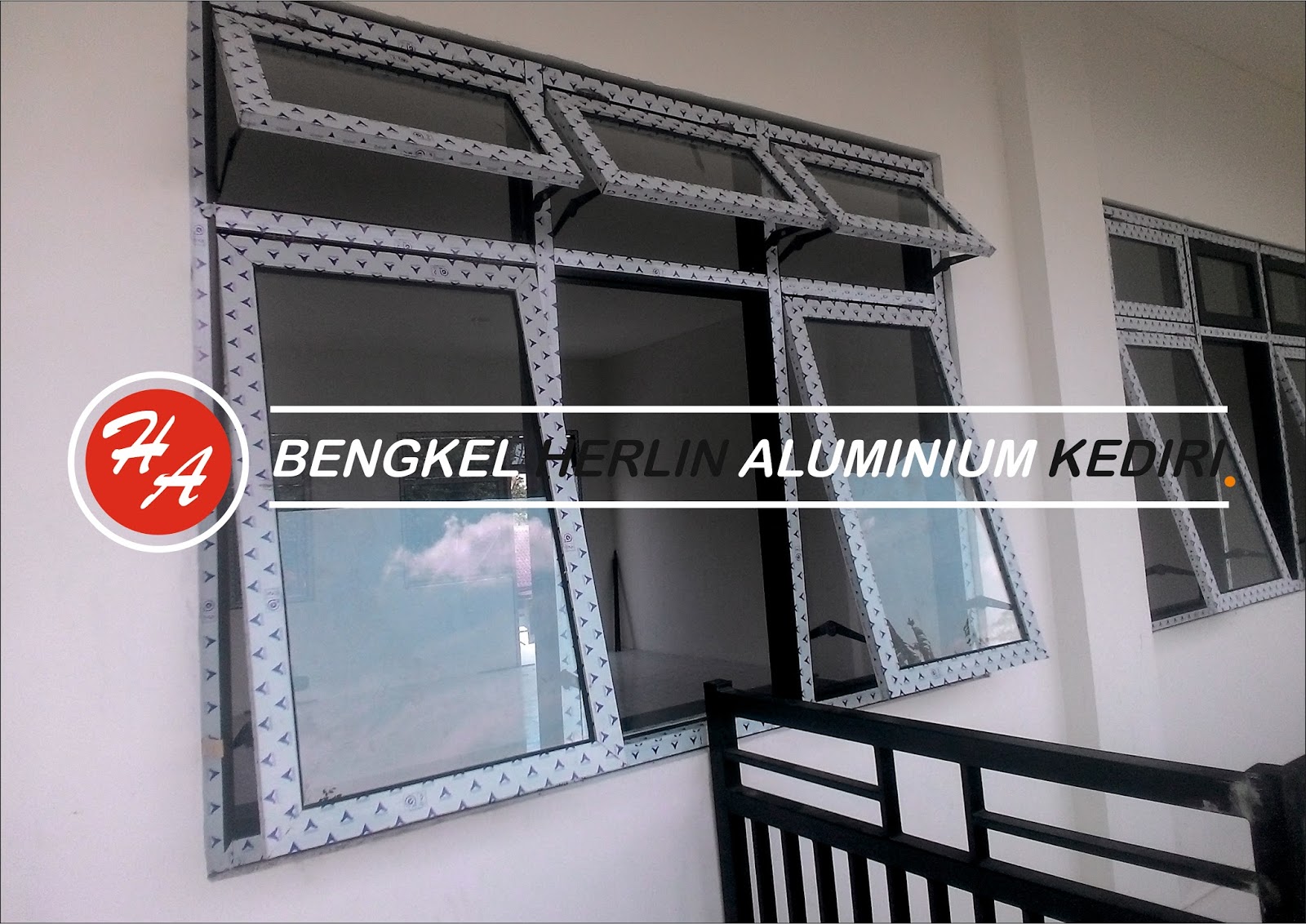 Jual Aneka Pintu Aluminium Kaca Untuk Kantor Bank Sekolah Dan Rumah Di Kediri Bengkel Herlin Aluminium Kediri
