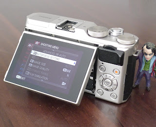 Kamera Mirrorless Fujifilm XA3 ( Body Only )