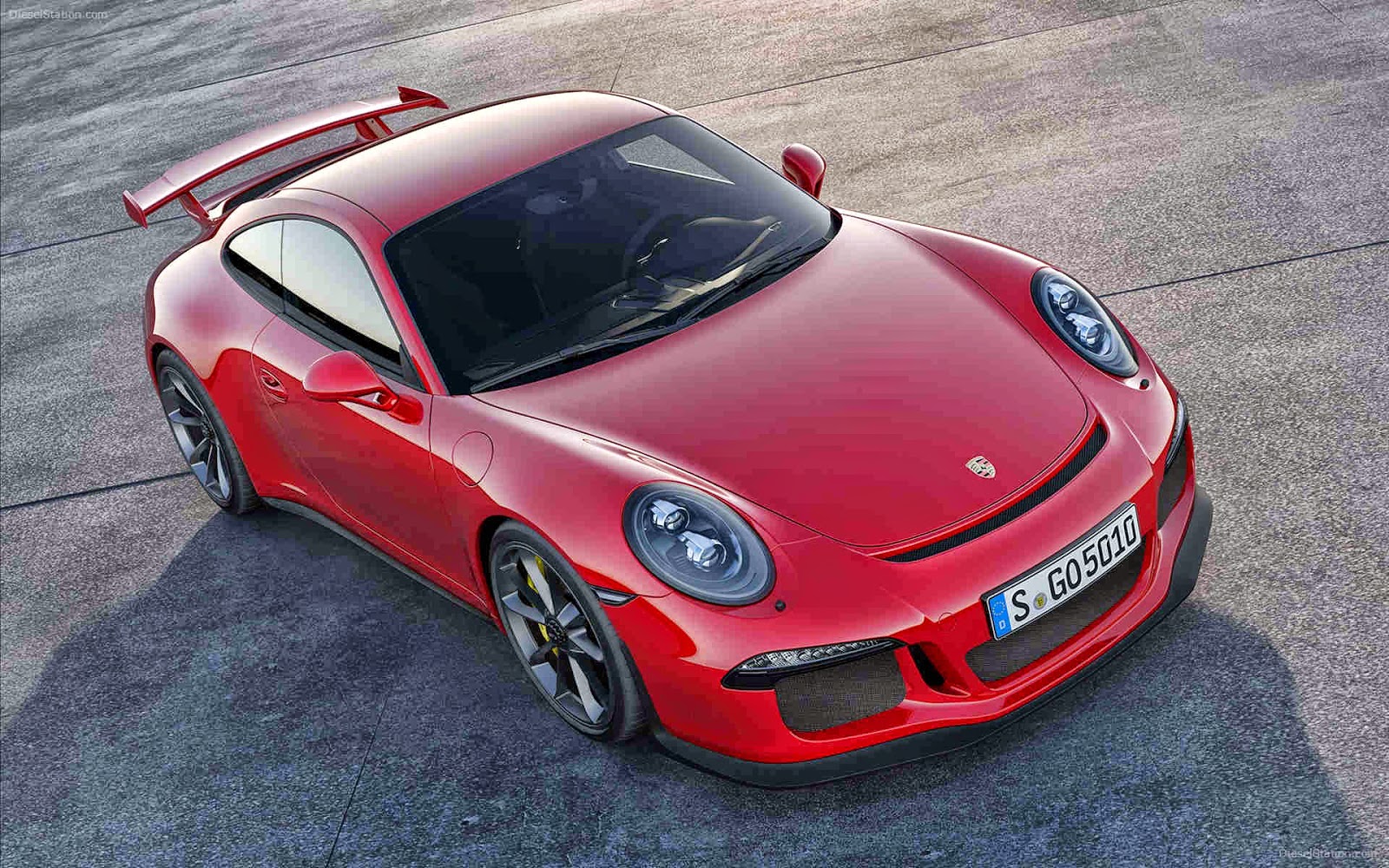 Porsche 911 SportsCar with WorldClass Suspension, powerful engines and