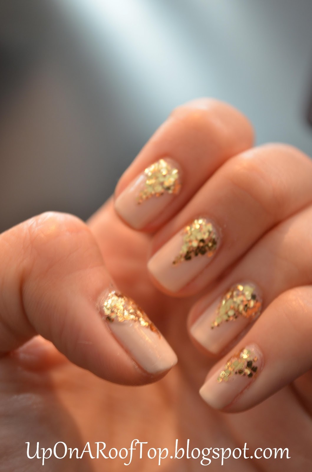 Jessica is thinking about.... Easy and Elegant Gold Accent Nails