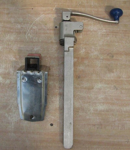 SYSCO BRANDED EDLUND MANUAL HEAVY DUTY COMMERCIAL CAN OPENER 1 WITH BASE 11100