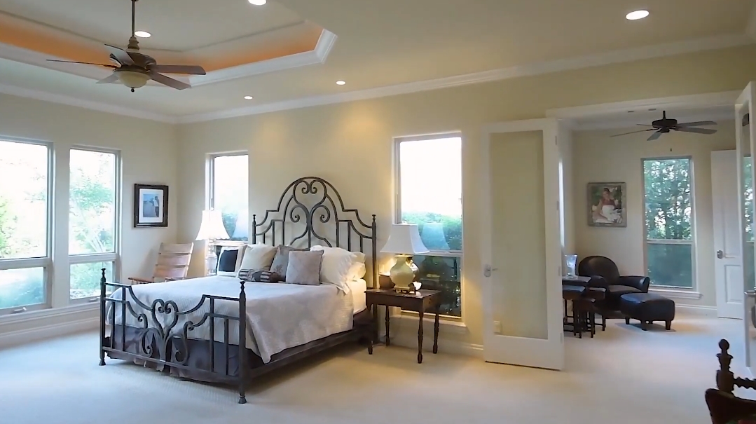 21 Photos vs. 234 Winding Ln, San Antonio, TX Interior Design Luxury Home Tour