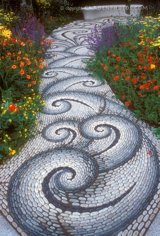 Dalliance Design | A Love Affair With Design: RIVER ROCK MOSAIC PATHS