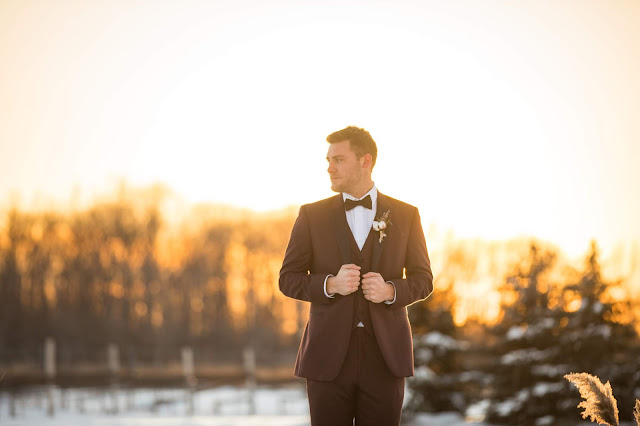 Niagara Wedding Planner - A Divine Affair - Winter Elopement - Lundy Manor Wine Cellars intimate Niagara Falls elopement - boho romantic style with lanterns and candlelight - fireplace with love letter wine box ceremony - photos in the snow at sunset