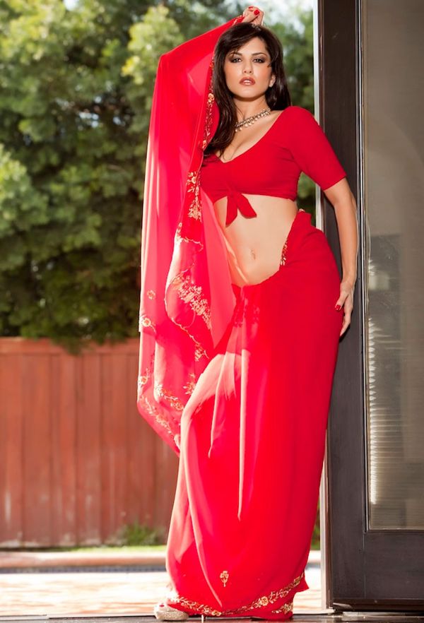 600px x 882px - Hollywood Actress Sunny leone's Hot photo in Red silk saree in indian style  | Jhakkaz