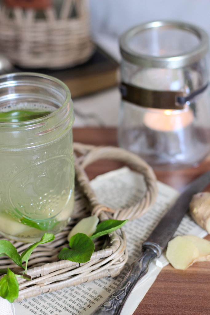 Sahnewölkchen: Rezept für erfrischenden Minz-Ingwer Tee mit Zitrone