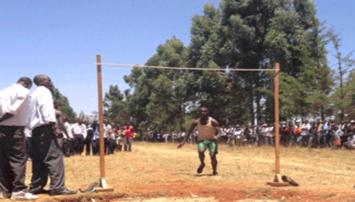 Olah Raga (Sport) Lompat Tinggi dalam Pendaratan Gunting