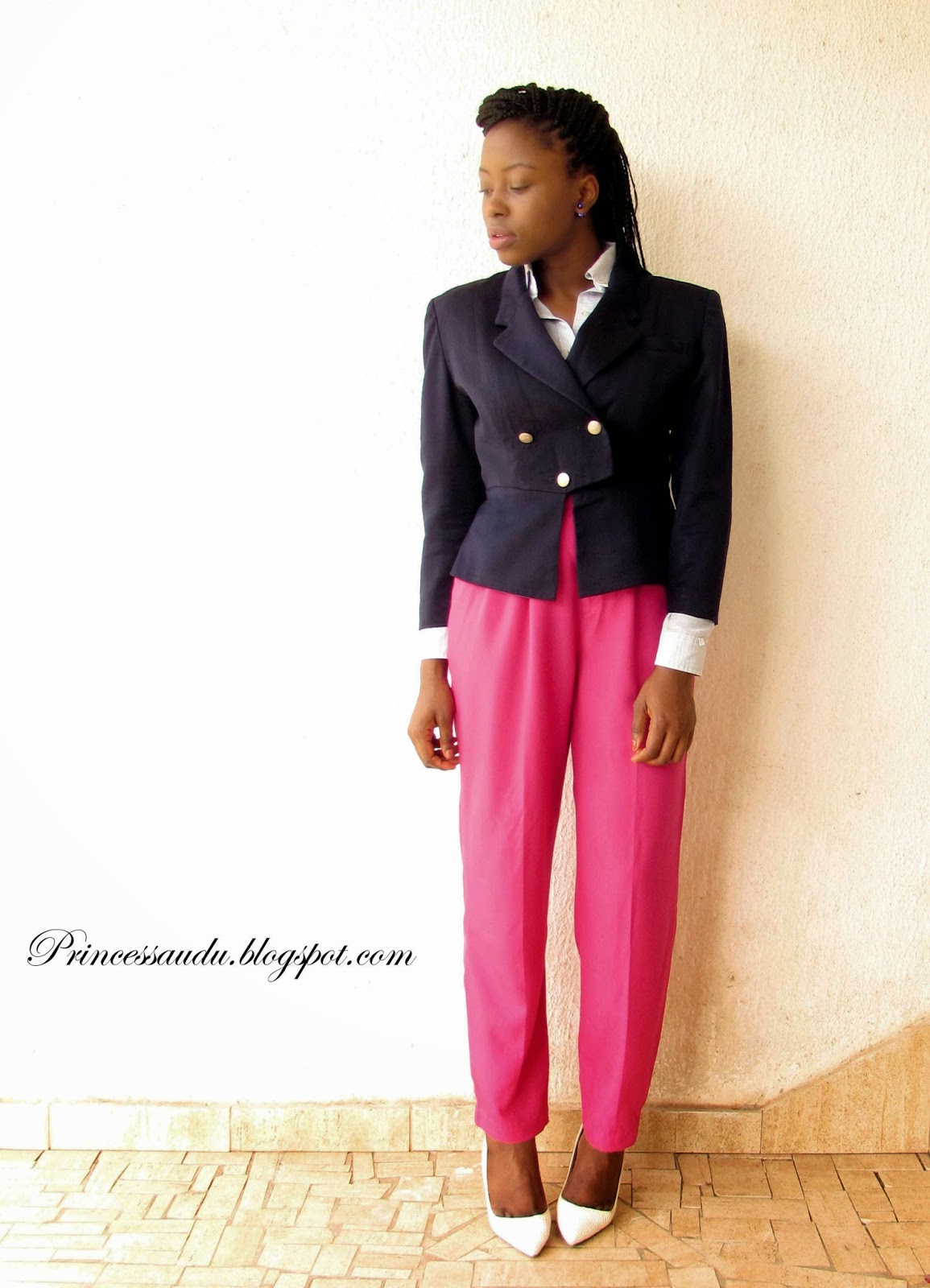 Vintage structured blazer, high-waist trousers, white pumps, work inspiration, workwear, pink trousers, blazer
