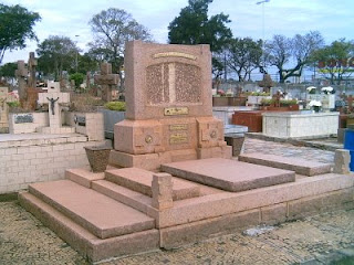 TÚMULOS, JAZIGOS, MAUSOLEUS, SEPULTURAS, LÁPIDES, CEMITÉRIO