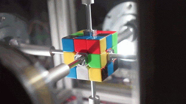 ルービックキューブをわずか0.38秒で揃える驚異のロボット？【o】