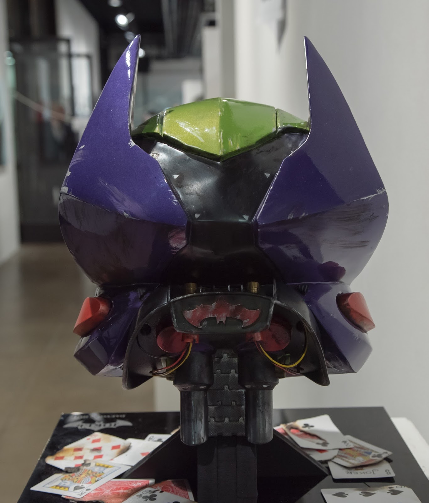 The Movie Sleuth Images Batman And Joker Get Some New Looks Including A Sculpted Joker Bat Helmet
